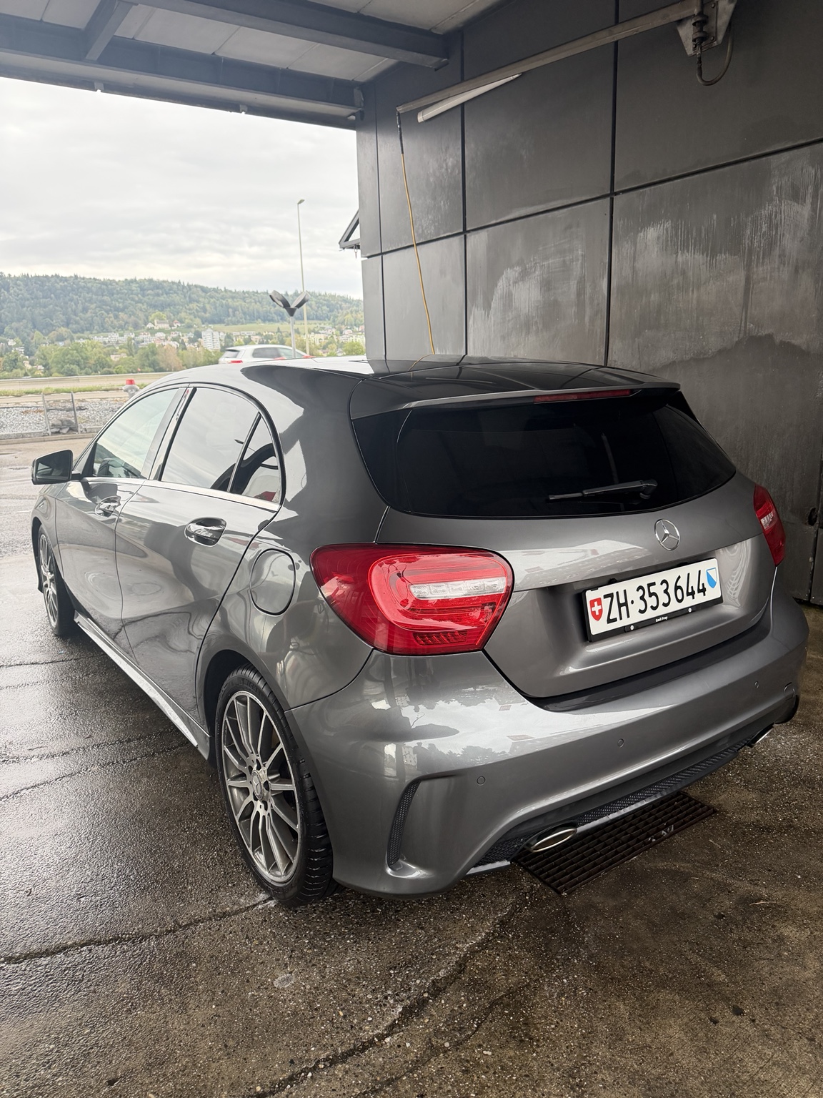 Mercedes-Benz A-Klasse von hinten und der Seite
