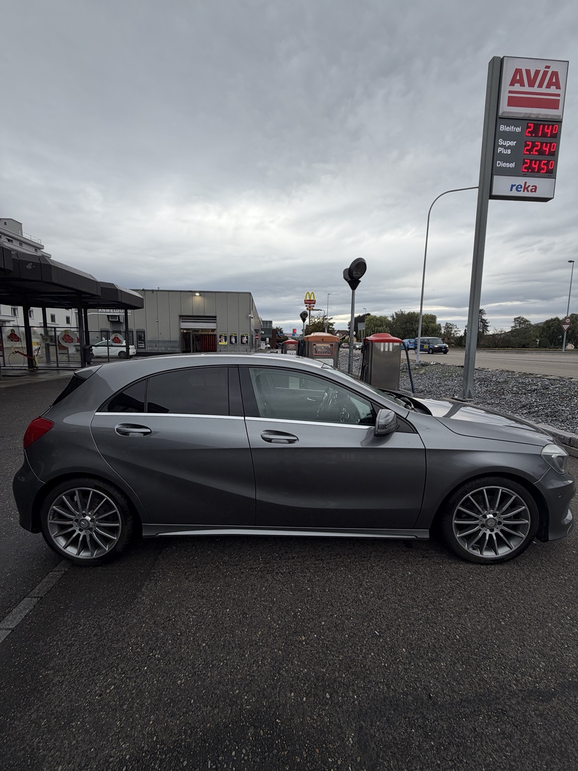 Mercedes-Benz A 200 von der anderen Fahrzeugseite