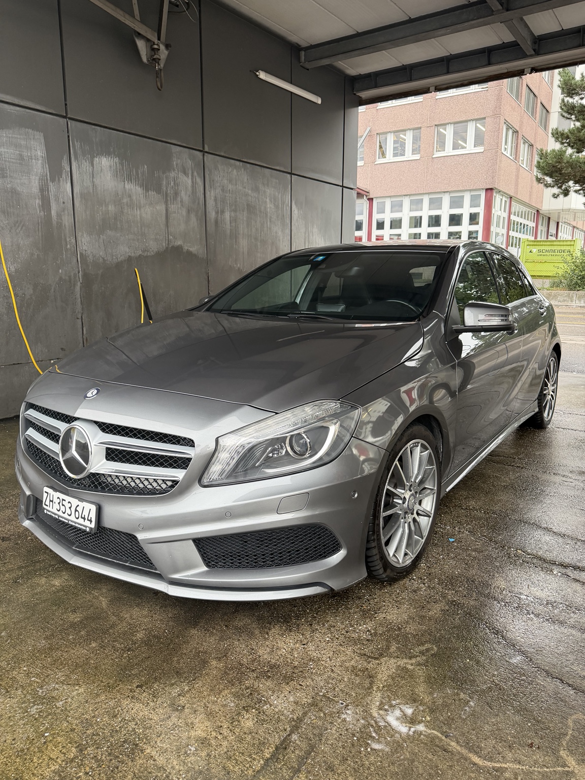 Mercedes-Benz A-Klasse in Silber von vorne